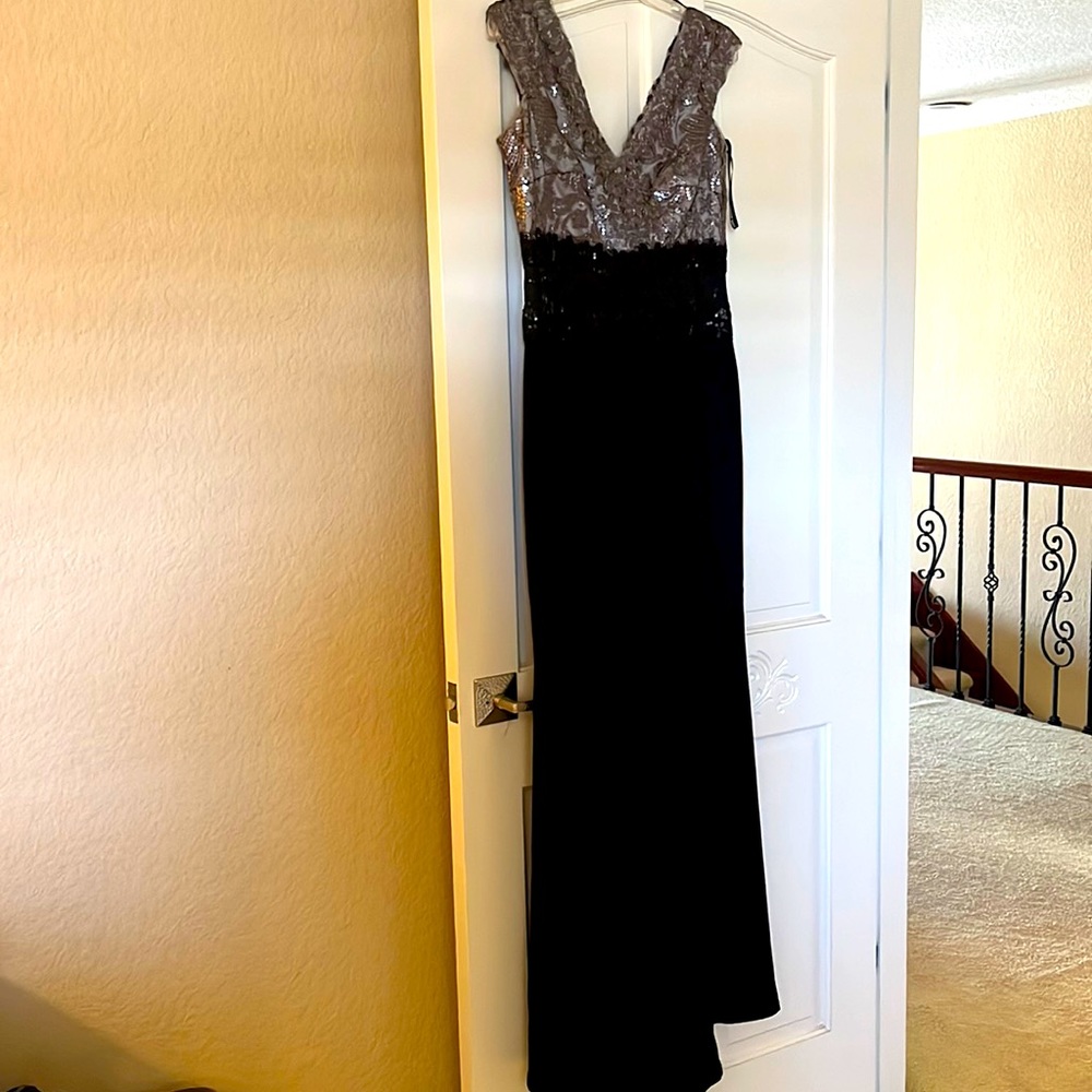 Beautiful Tadashi Shoji evening gown Size 4 Black/Silver with embellishments.